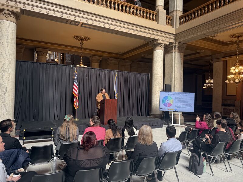 Emily givng talk at Indy SciCom Day