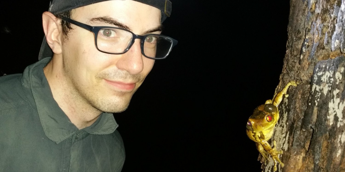 Brian Leavell with a tĂșngara frog