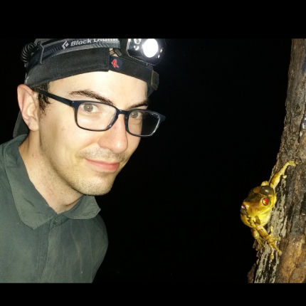 Brian Leavell with a túngara frog